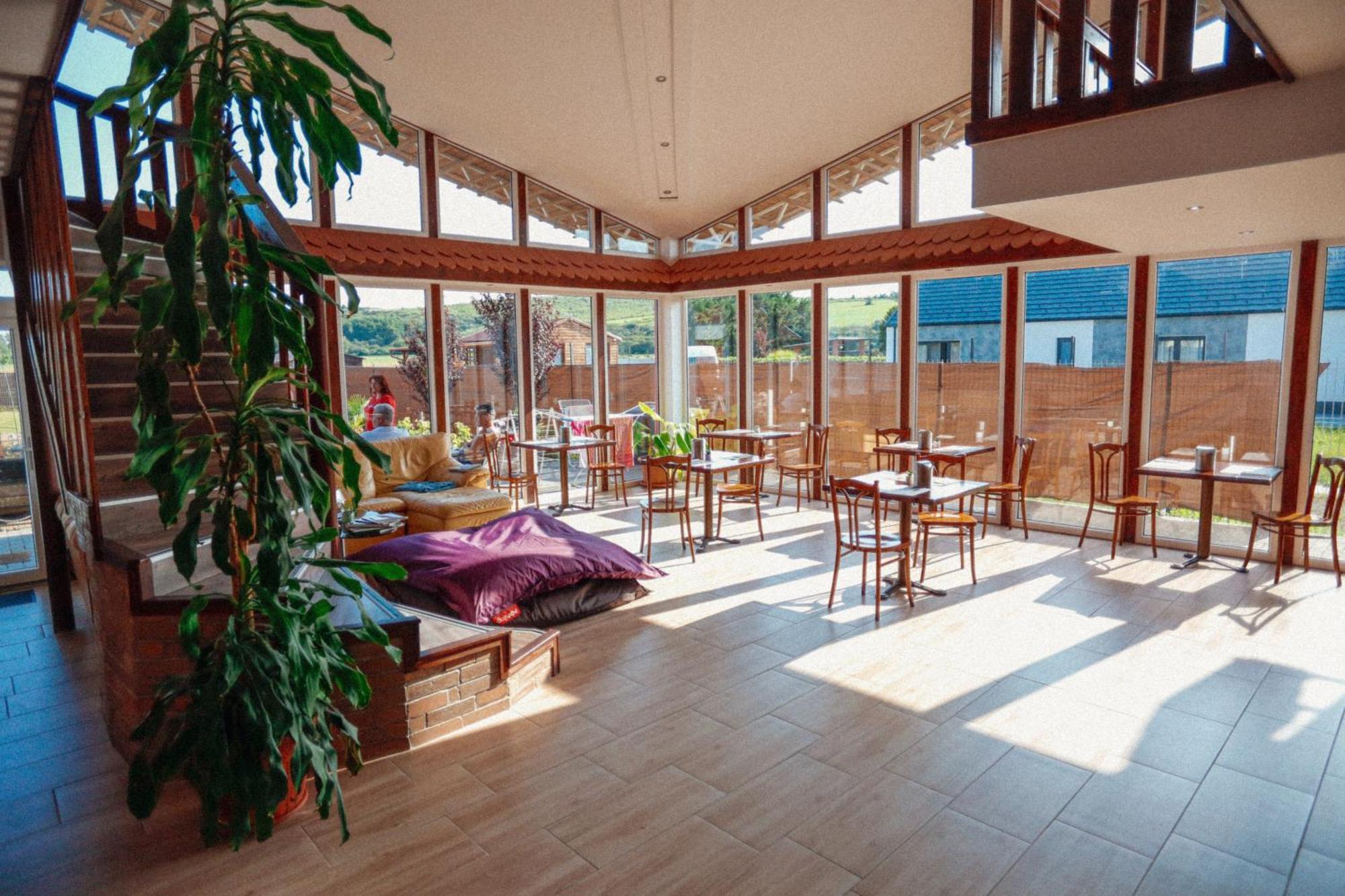 Megnyugtat-Lak Apartmanhaz Demjén Buitenkant foto