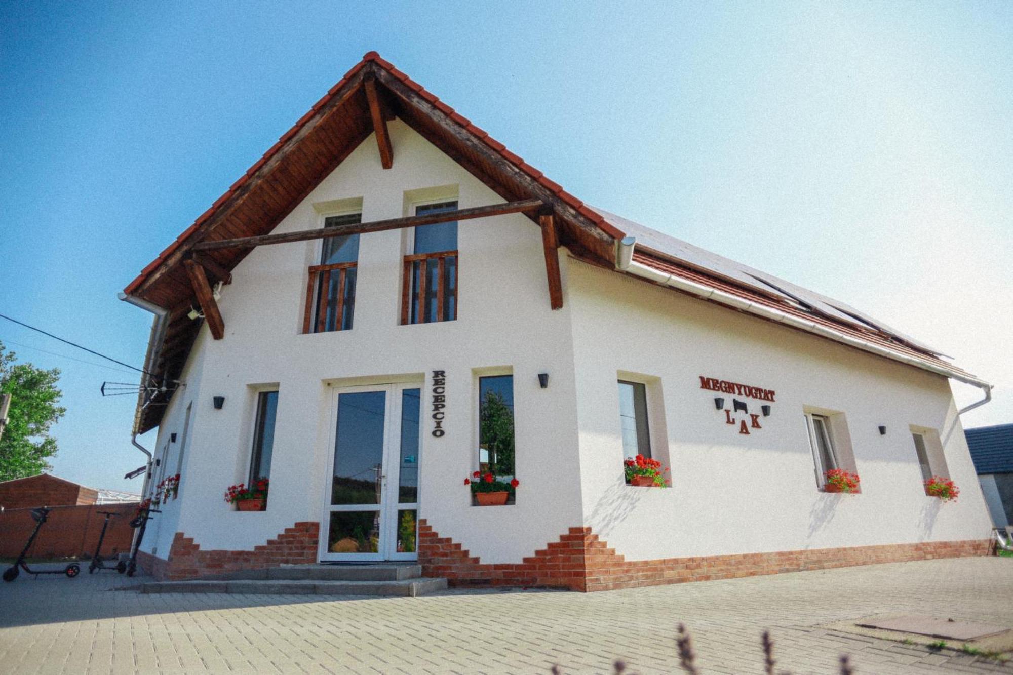 Megnyugtat-Lak Apartmanhaz Demjén Buitenkant foto