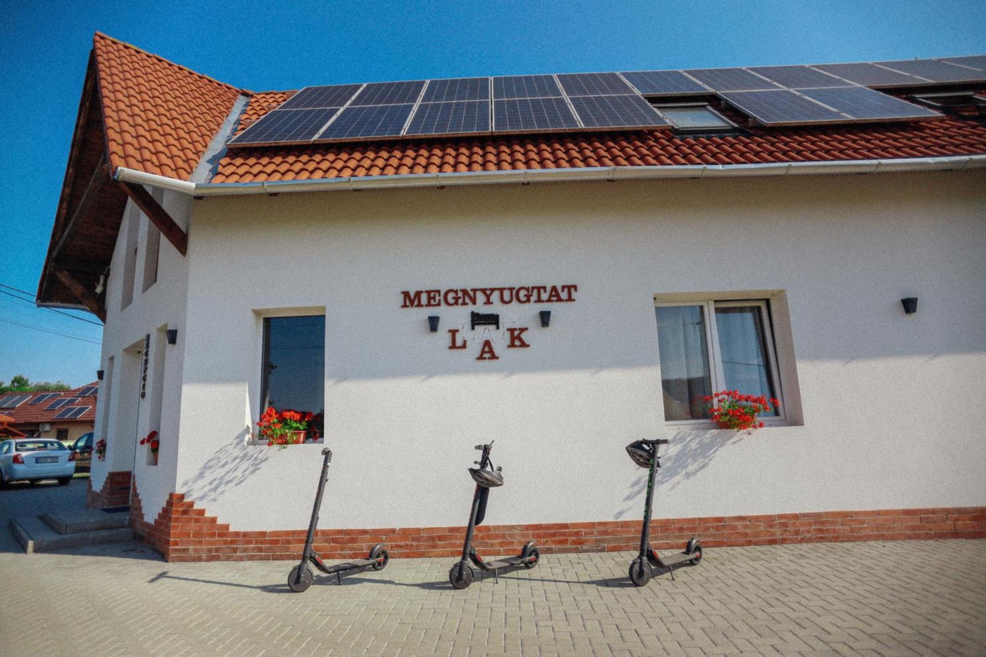 Megnyugtat-Lak Apartmanhaz Demjén Buitenkant foto