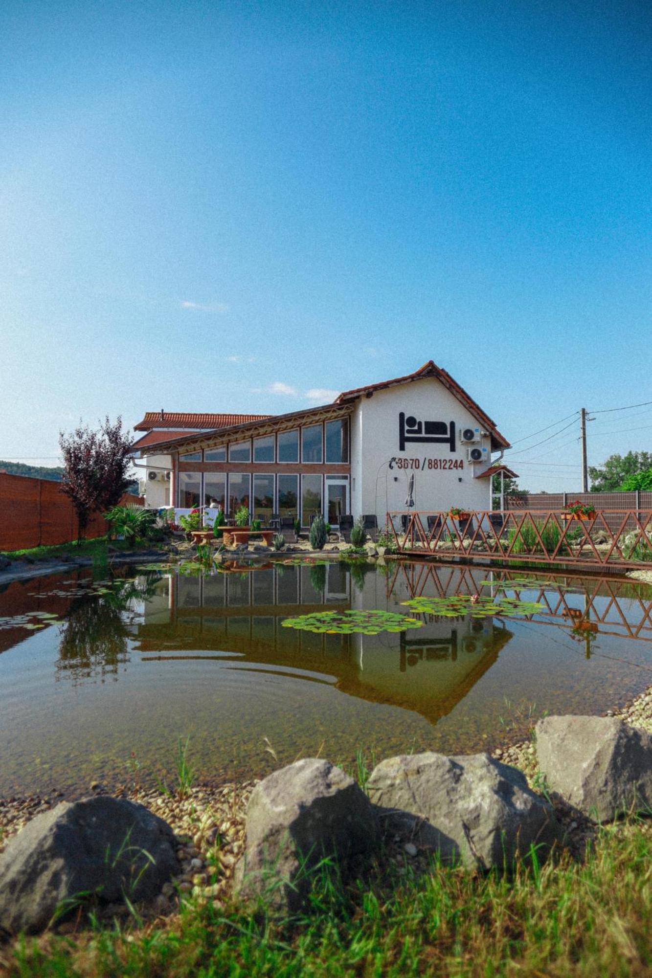 Megnyugtat-Lak Apartmanhaz Demjén Buitenkant foto