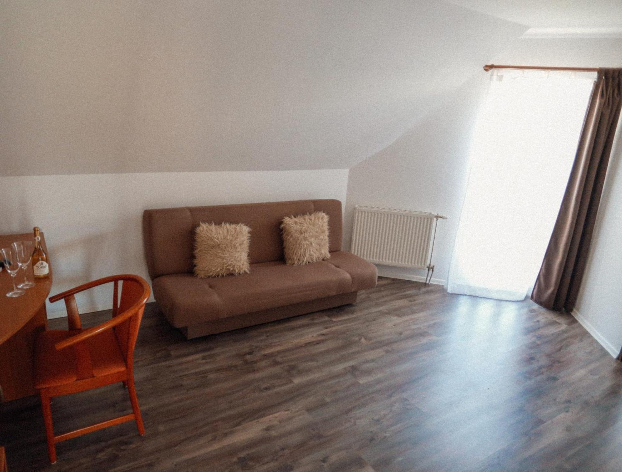 Megnyugtat-Lak Apartmanhaz Demjén Buitenkant foto