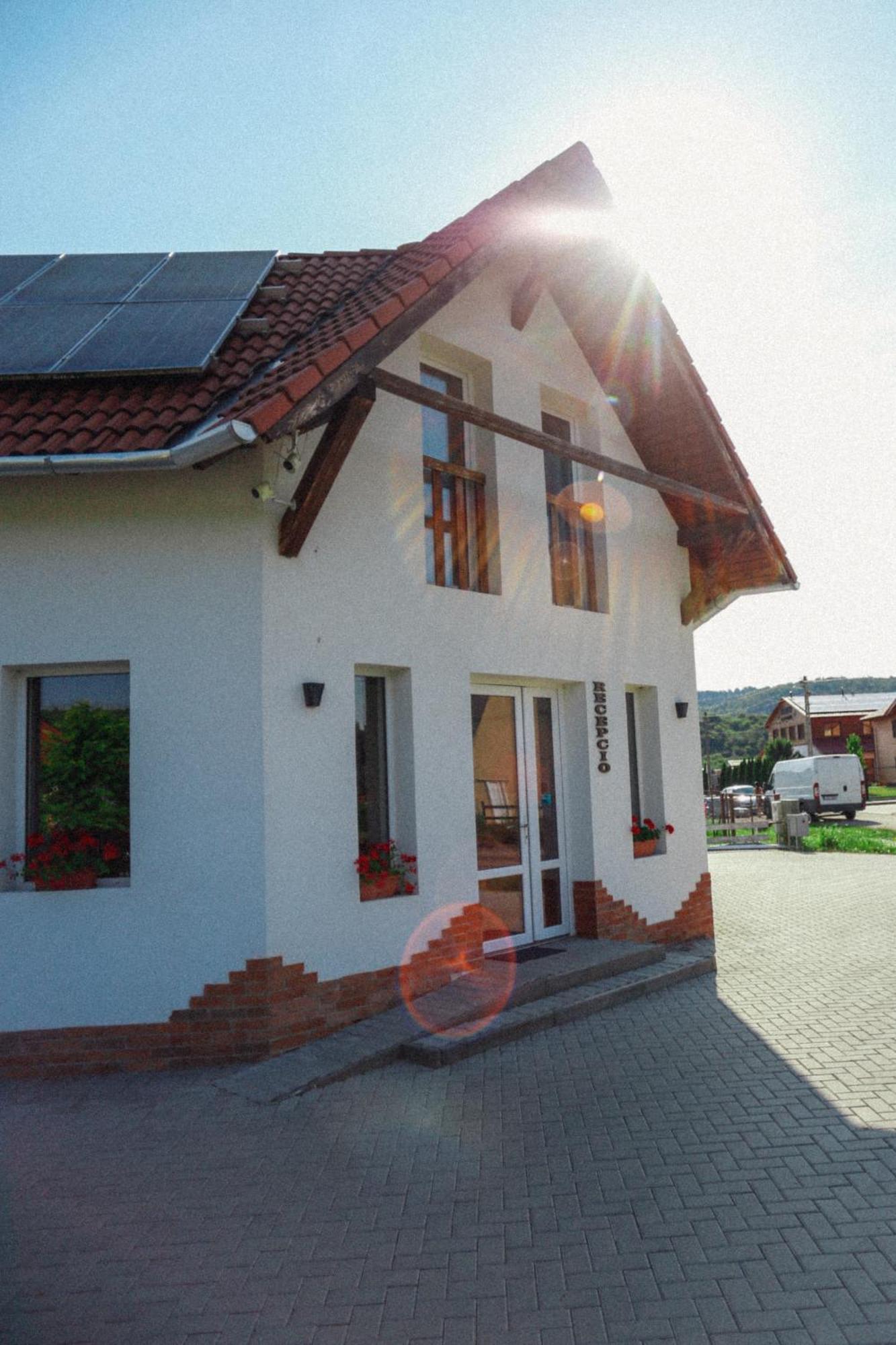 Megnyugtat-Lak Apartmanhaz Demjén Buitenkant foto